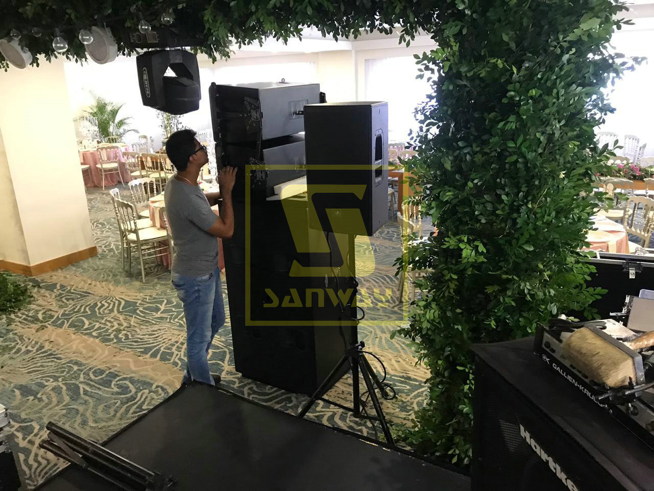 Sanway Geo S1210 Mảng dòng và loa siêu trầm RS18 đã cung cấp 500 sự kiện