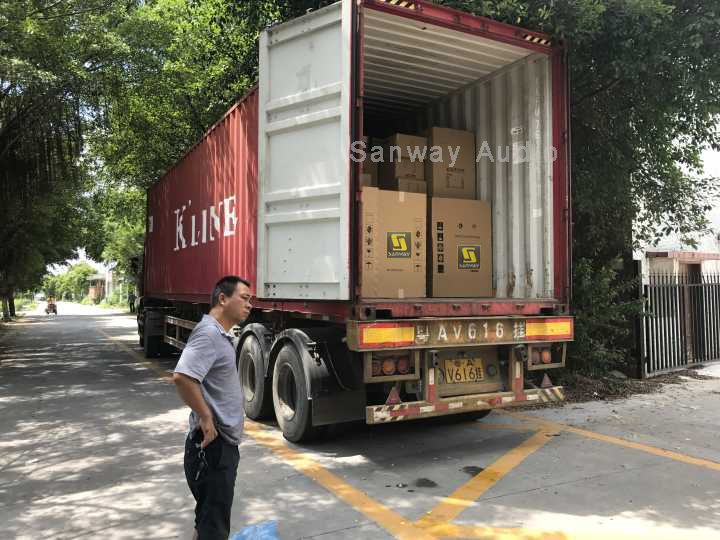 Loa siêu trầm WS218X trong container.jpg
