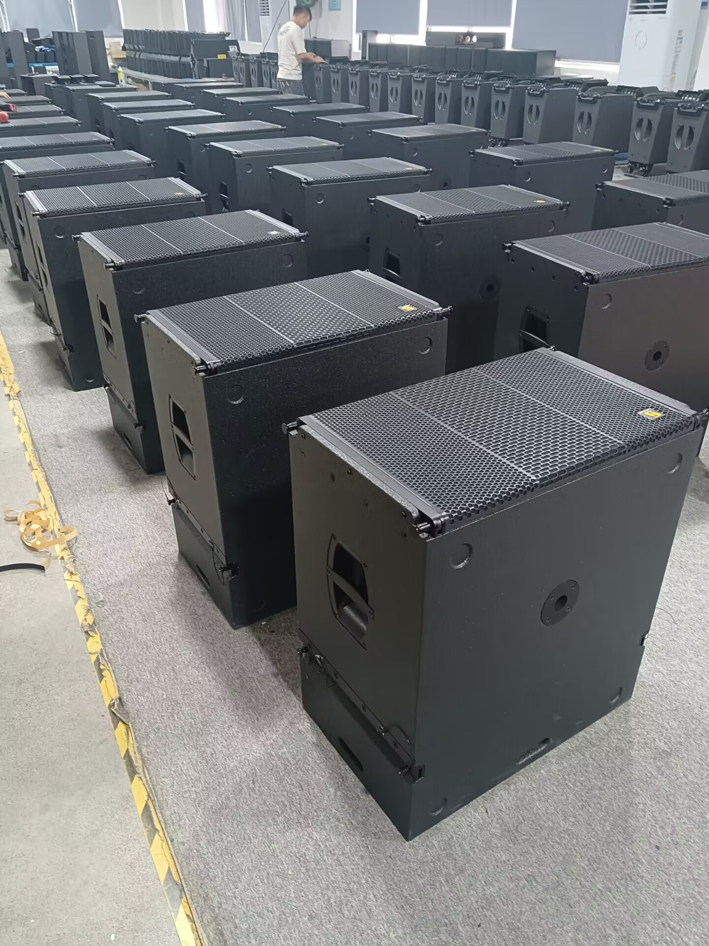 LA215P Loa siêu trầm hoạt động