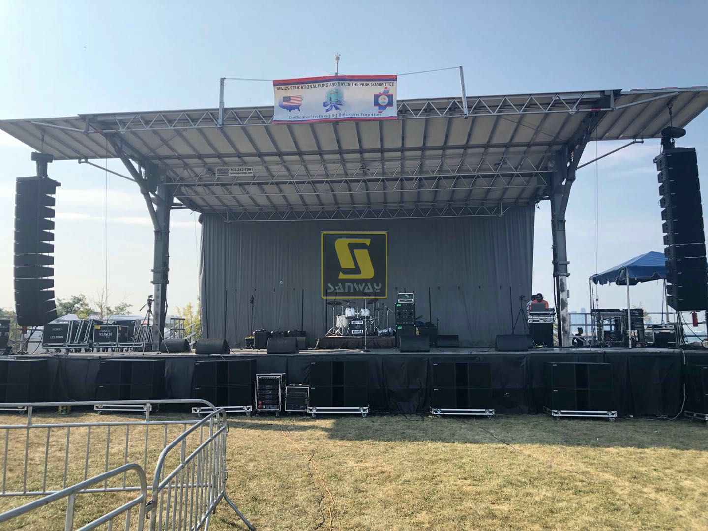 Sanway Vera 36 Line Array và KS28 Subwa -loa siêu trầm cung cấp một màn trình diễn tuyệt vời cho Ngày Belize hàng năm lần thứ 38