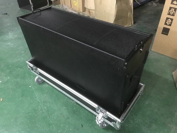 Hệ thống âm thanh Line Array Tri-amped W8LC cho hiệu suất ngoài trời