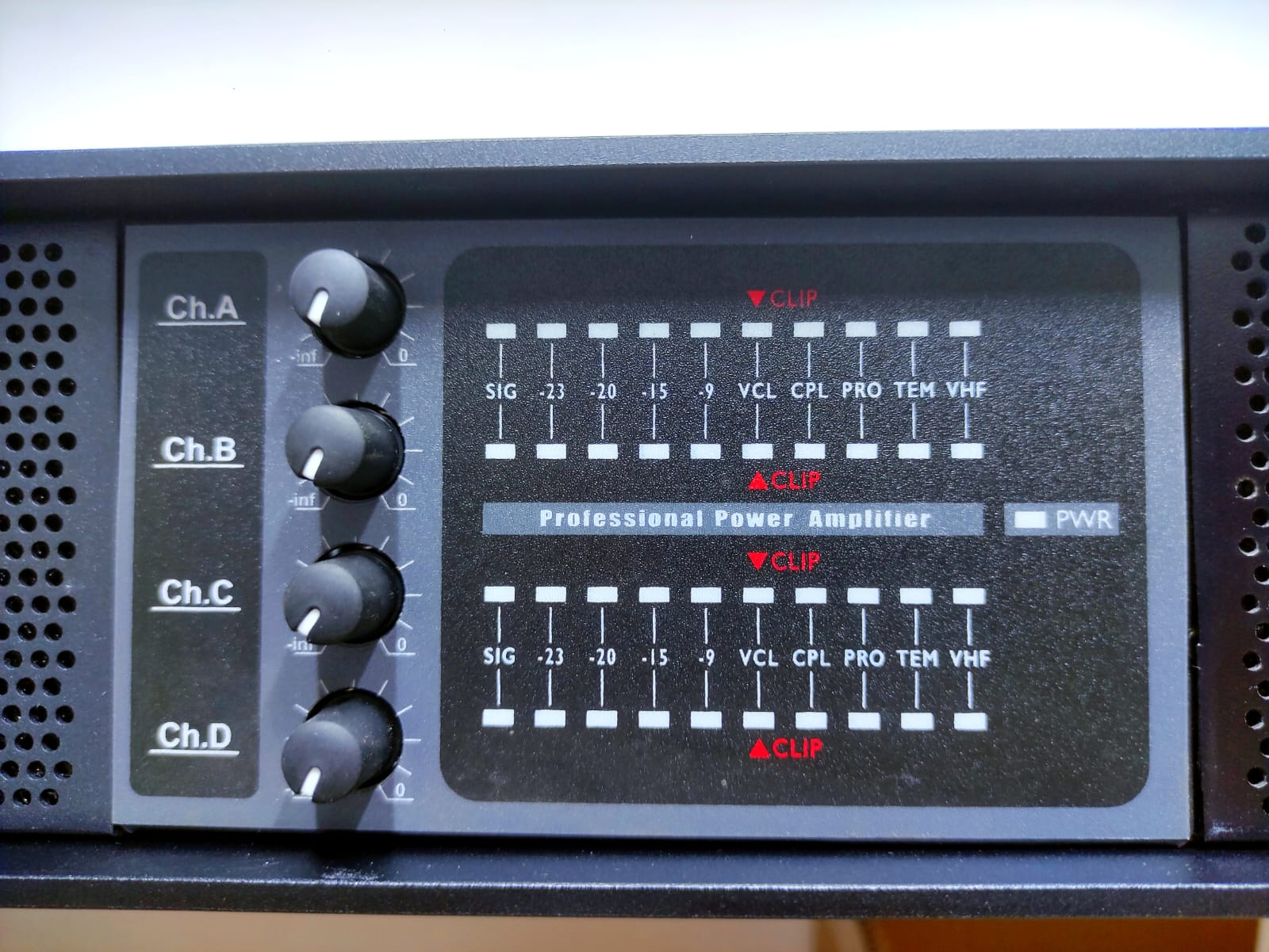  FP20000Q D20K Lớp DJ Bộ khuếch đại công suất 4 kênh